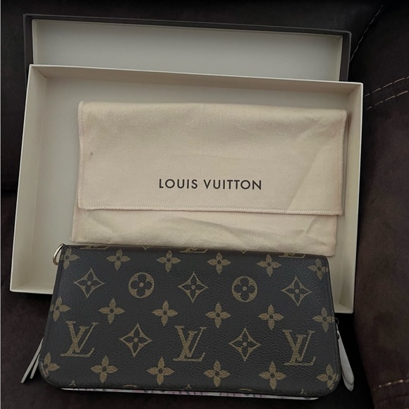 Louis Vuitton Monogram Insolite Wallet- Pretty in Pink  🩷 - Picture 2 of 6